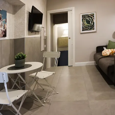 Konukevi Salvator Napoli